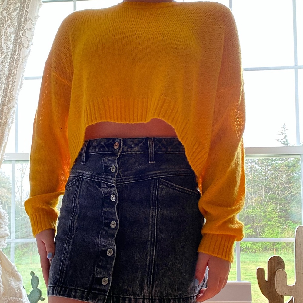 Yellow H&M cropped sweater